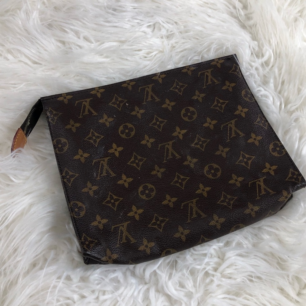 Louis Vuitton monogram zip toiletry cosmetics makeup clutch pouch